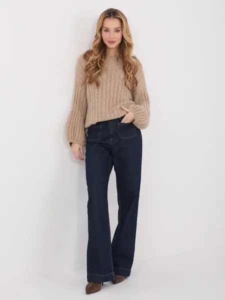 Tmavobéžový svetr s rolákem