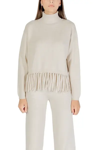 Dámský rolákový svetr s třásněmi