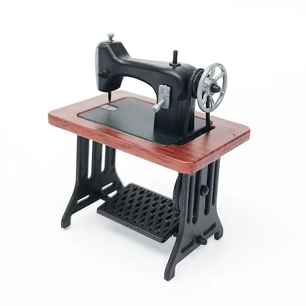 Retro Plastic Mini Sewing Machine