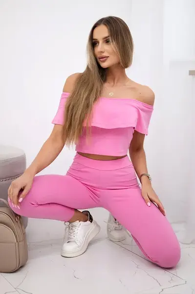 Set with a light pink ruffle