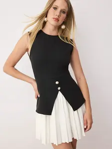 Trendyol Šaty  čierna / biela