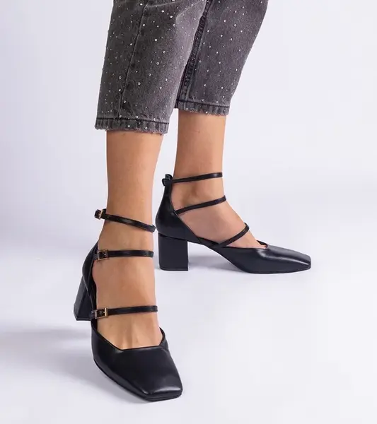Gemre Black block heel pumps with buckles Eridana