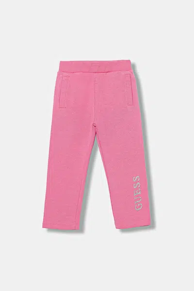 Dětské bavlněné tepláky Guess růžová barva, s potiskem, K5YQ12 KA6R4