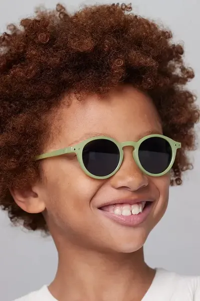 Sluneční brýle IZIPIZI IZIPIZI JUNIOR SUN #d Pear zelená barva, #d
