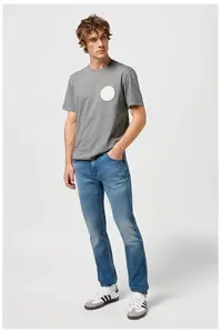 Pánske rifle WRANGLER GREENSBORO MEDIUM STRETCH IN CRAFTED 112350835 Velikost: 42/32