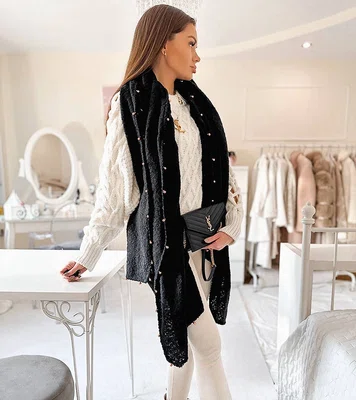 Gemre Black shawl with beads Yvonne