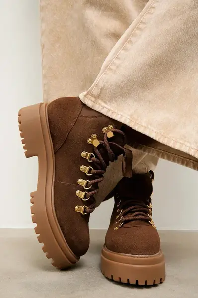 Semišové boty Answear.LAB hnědá barva, na platformě