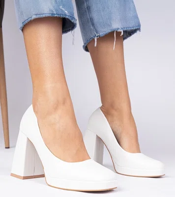 marka niezdefiniowana White square-toe pumps on a massive heel Irenois