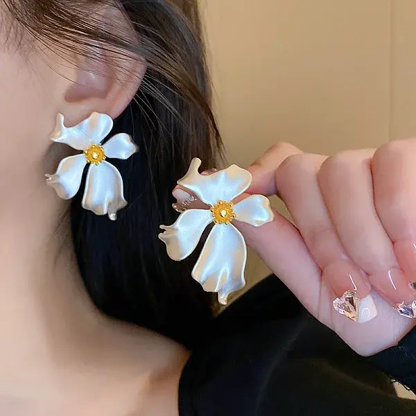 Silver Needle Silver Earrings Fashion Metal Earrings Simple Design Earrings