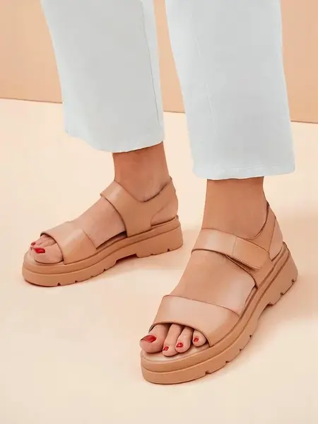 Resti Royal Fashion Women's Otvanna sandals with a thick sole