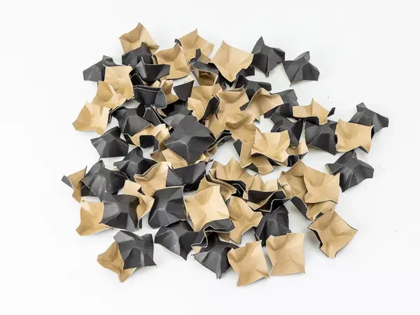 Fixační tělíska papírová, chipsy 400l černá-hnědá