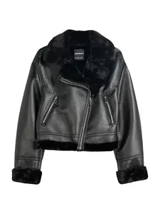 Bershka Prechodná bunda  čierna