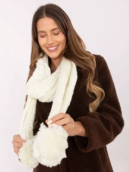 Šál s brmbolcami ecru