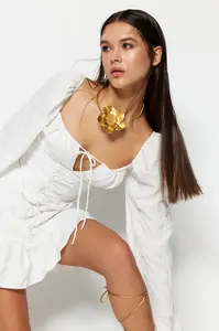 Trendyol svatební ecru tělo přiléhavé tkané texturované svatební večerní šaty