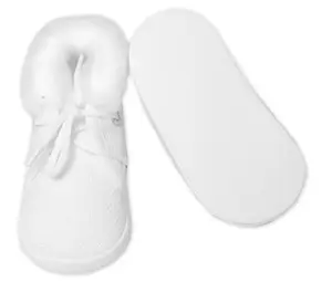 Baby Nellys Kojenecké capáčky/botičky na šněrování s kožíškem,  bílé