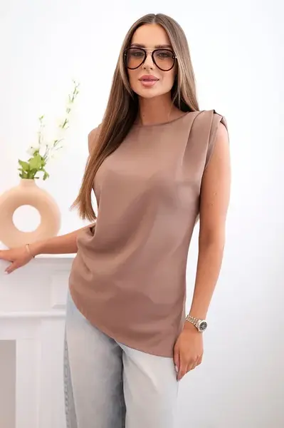 Kesi Włoski Elegantní dámská halenka s volánky a asymetrickým střihem velbloud