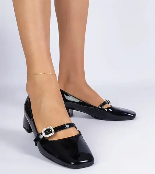 Gemre Black elegant pumps adorned with rhinestones Elifat