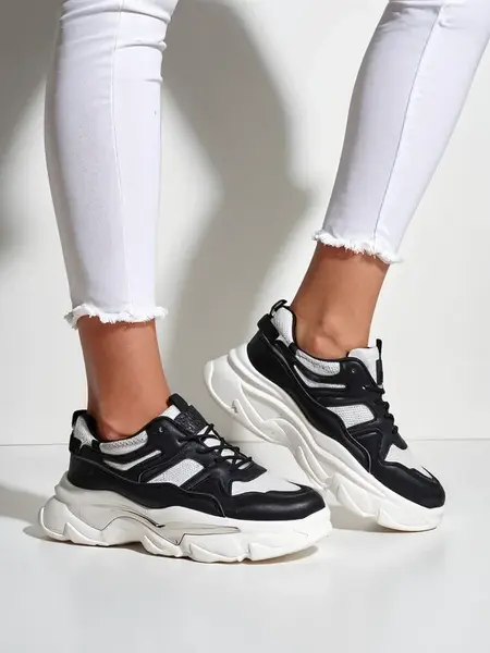 Resti Women's sneakers on thicker sole Lesalli