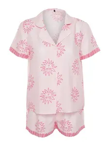 Trendyol Kraťasy  ružová / rosé
