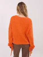 Oranžový svetr s vázáním