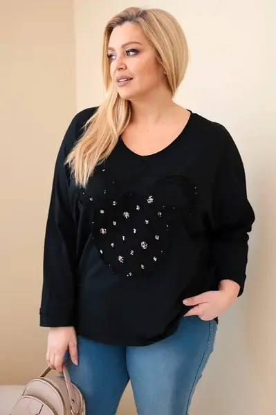 Plus size blúzka s V-výstrihom a aplikáciou