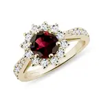 Prsteň zo žltého zlata s okrúhlym granátom a briliantmi KLENOTA