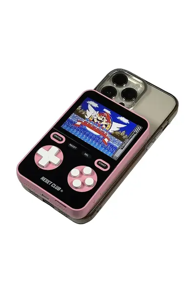 Powerbanka s integrovanou hernou konzolou Reset Club Powerbank Gaming 7,5 × 2 × 11,5 cm