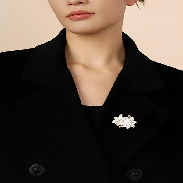 1Pc Greenish Lily Flower Enamel Pin