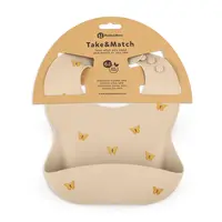PETITE&MARS Podbradník silikónový Take&Match Sand Butterflies 6m+