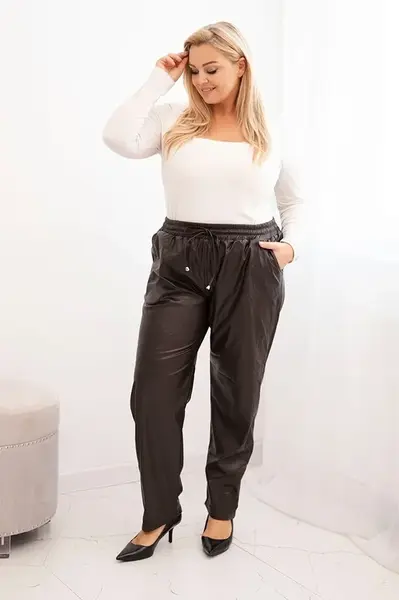 Plus size kožené nohavice s vysokým pásom