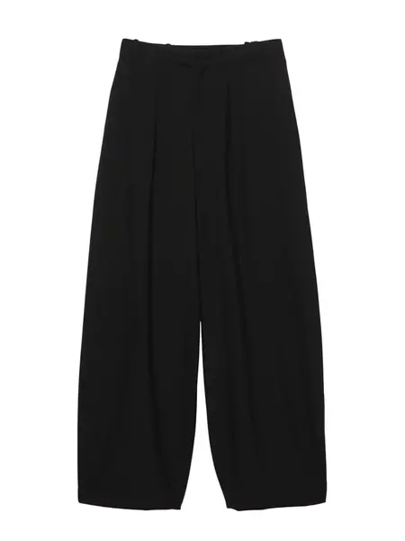 Pull&Bear Plisované nohavice  čierna