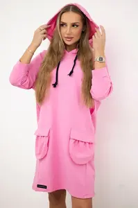 Světle růžové šaty s kapucí