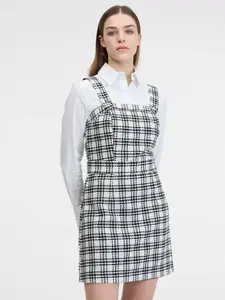 Orsay Černo-bílé dámské kostkované šaty - Dámské