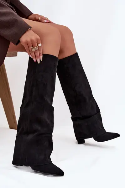 Boto Izolované dámske čižmy s prevráteným lemom na podpätku ekologická semiš čierna Elivira