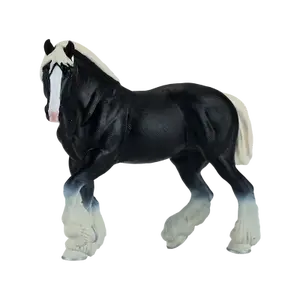 Kůň Clydesdale černý figurka