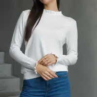 Gemre White soft sweater decorated with a frill Luel
