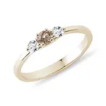 Zlatý prsteň s champagne a čírymi diamantmi KLENOTA