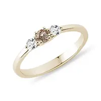 Zlatý prsteň s champagne a čírymi diamantmi KLENOTA