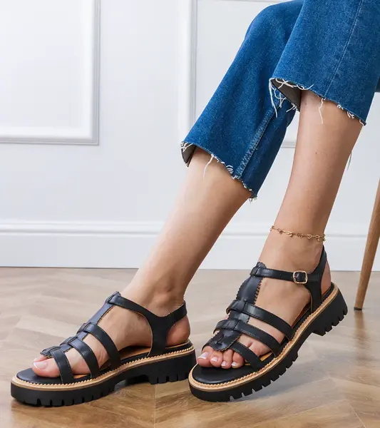 Gemre Black gladiator sandals with a buckle Dunara
