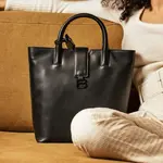 Dámská kožená kabelka Burkely Borste - černá