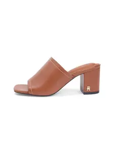 TOMMY HILFIGER Šľapky  koňaková