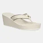 Žabky Tommy Hilfiger WEDGE BEACH SANDAL dámské, béžová barva, na klínku, FW0FW08738