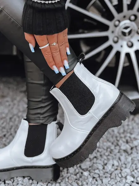 Bílé dámské botky STEPBACK na platformě