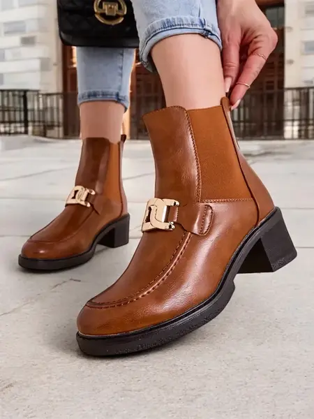 Resti Women's ankle boots with low heels Ewios