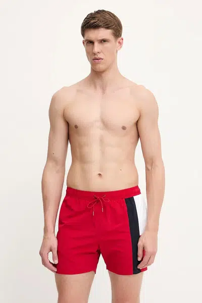 Plavkové šortky Tommy Hilfiger červená barva, UM0UM03483