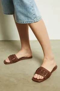 Kožené pantofle Medicine