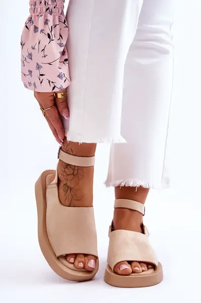 Dámske sandále na platforme Kesi