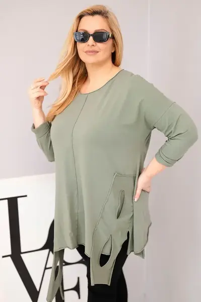 Plus size dámská halenka s asymetrickým lemem