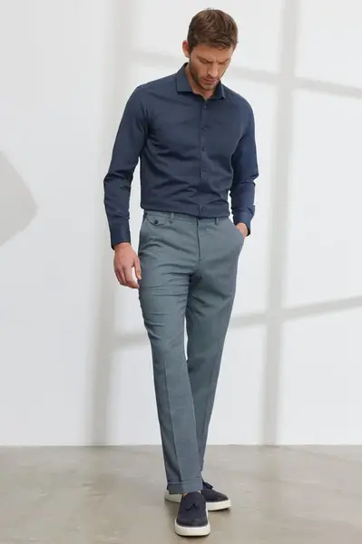Pánské tmavě modré kalhoty ALTINYILDIZ CLASSICS Slim Fit s očkovým vzorem, elastickým pasem a pružným materiálem