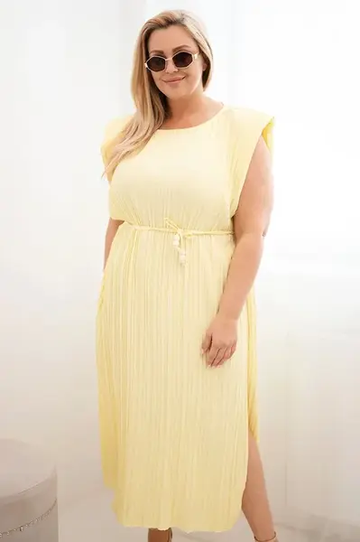 Kesi Plus-size plisované šaty s opaskom žlté
